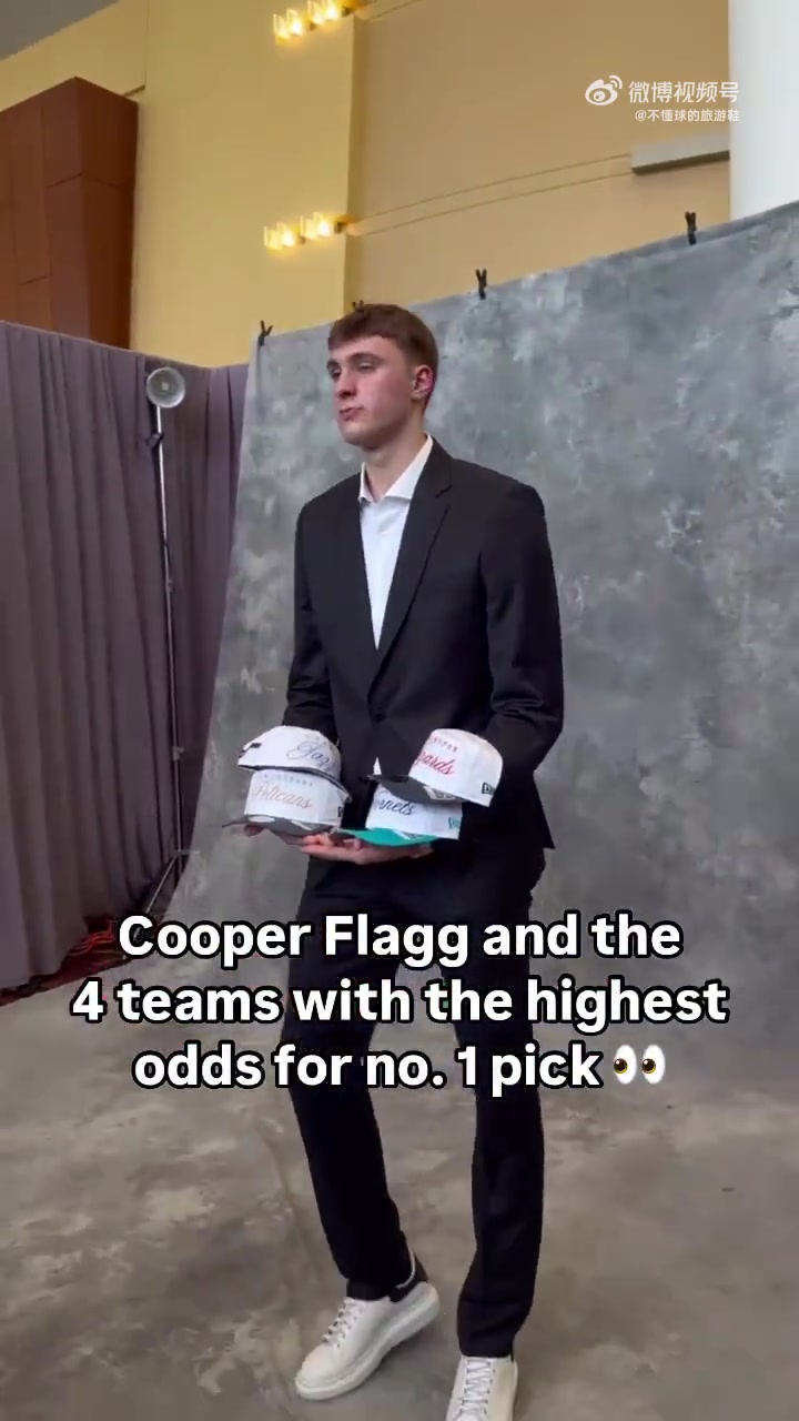 没想到吧弗拉格在抽签前拿着前四球队帽子拍照结果是侠爆冷